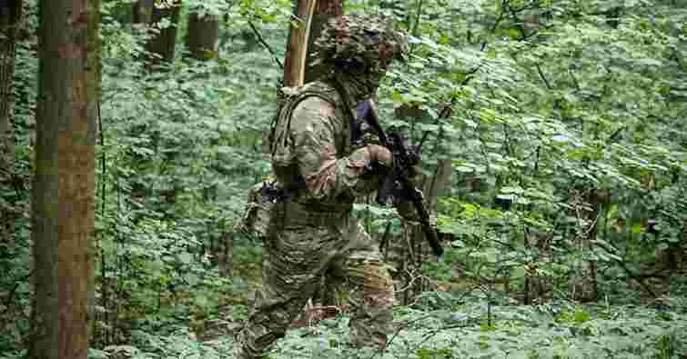 Українські спецпризначенці показали мінування логістичних шляхів у тилу росіян