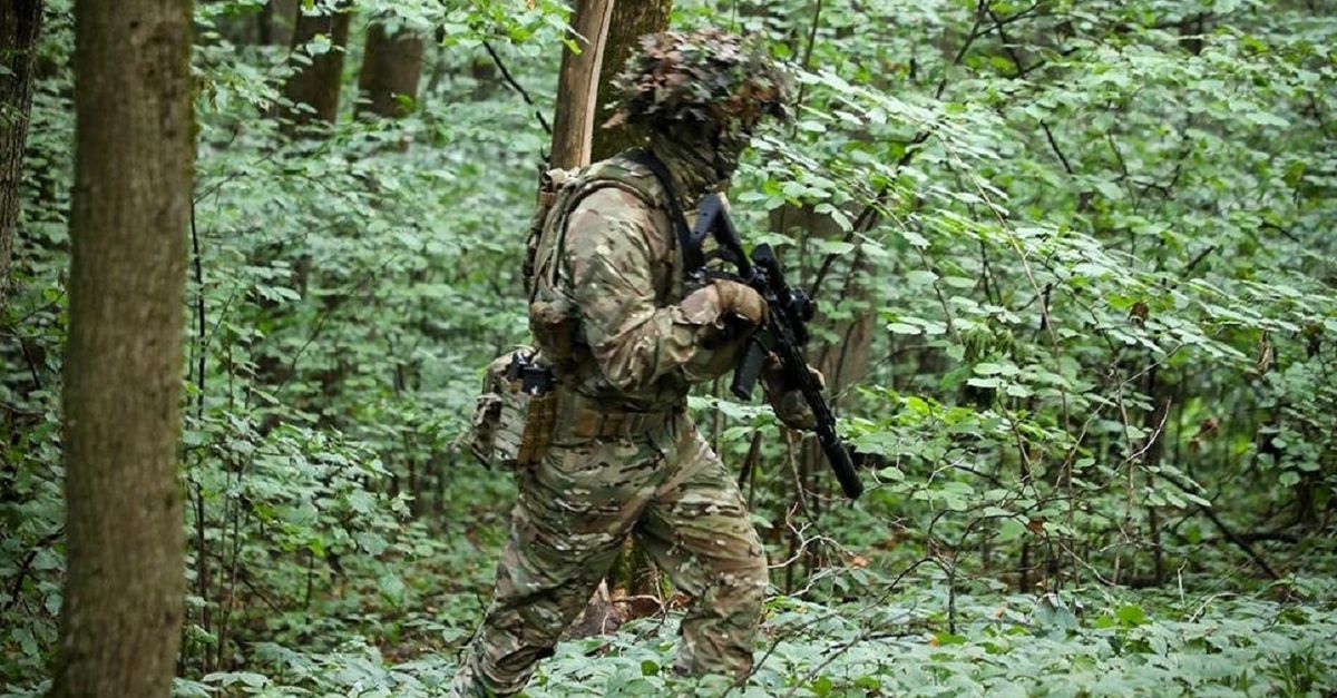 Українські спецпризначенці показали мінування логістичних шляхів у тилу росіян