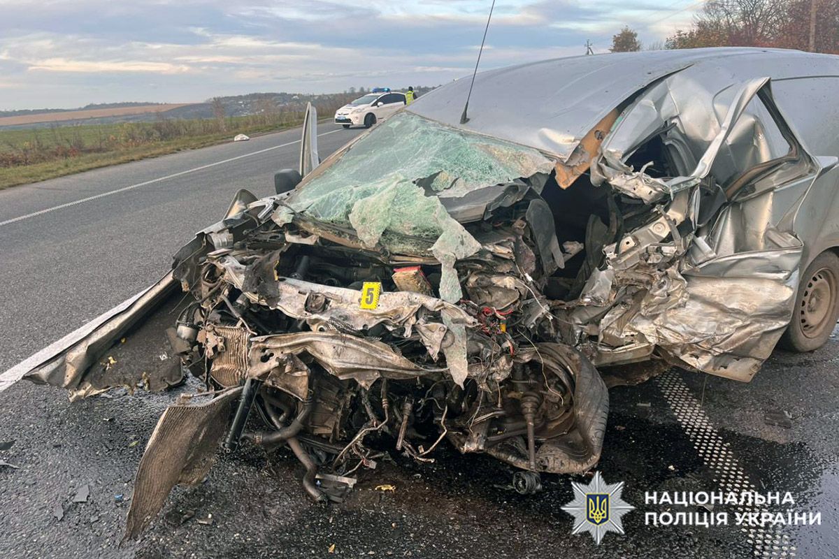У лобовій ДТП на Хмельниччині загинули водії двох легковиків