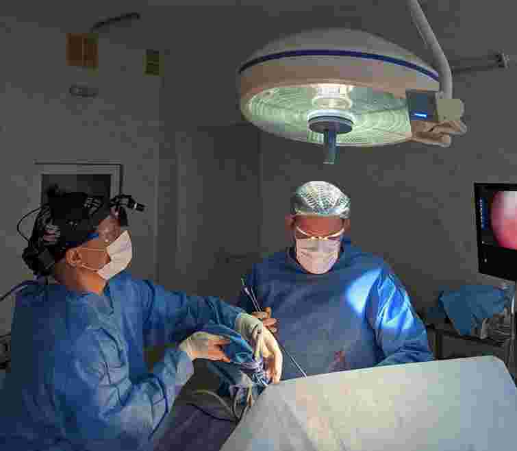 У Нововолинську лікарі провели складну операцію пацієнту з абсцесом легені 