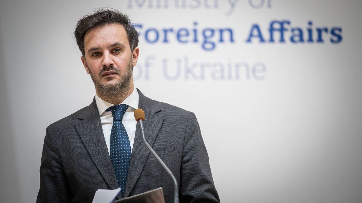 МЗС України застерігає іноземних журналістів від поїздок до Покровська та Куп'янська