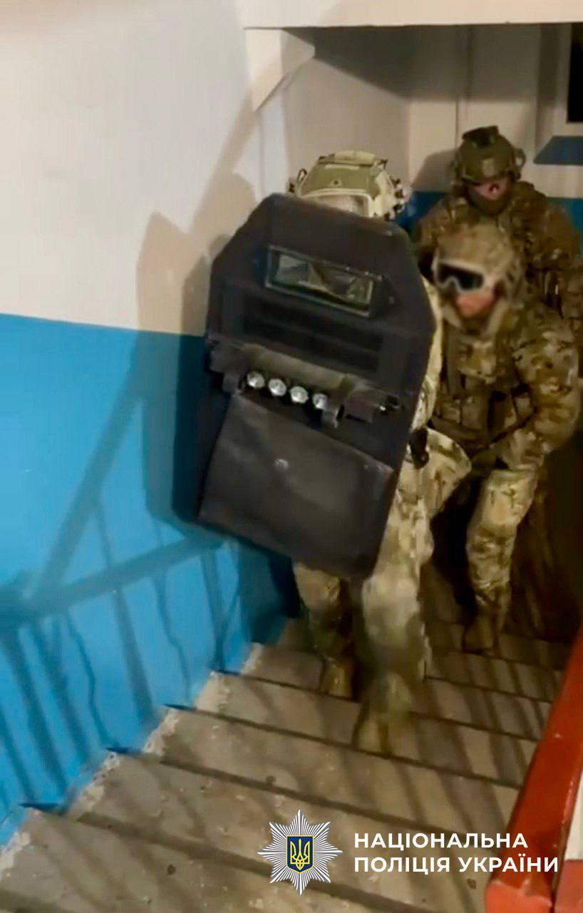 Затримання тернополянина, котрий причетний до вибуху посилки у відділенні «Укрпошти»