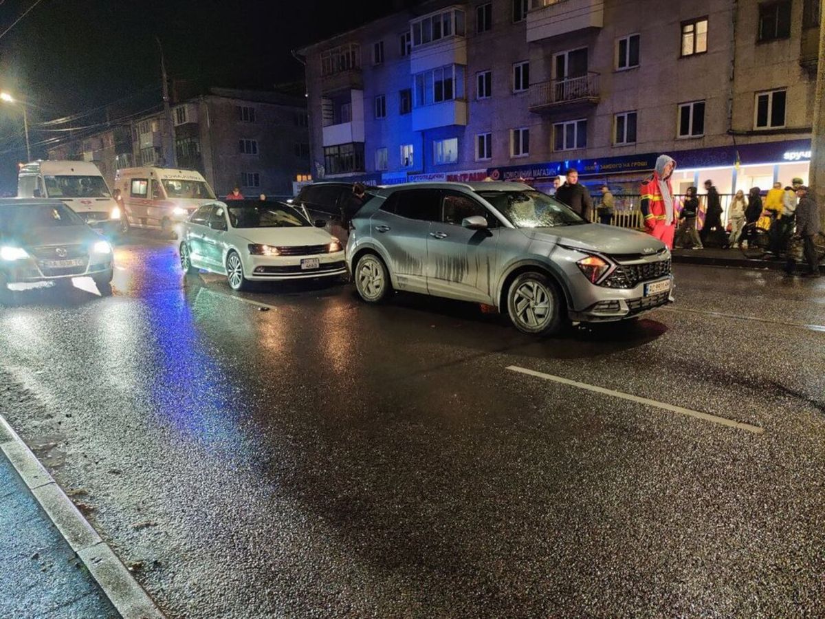 У Луцьку водій Audi спричинив масштабну ДТП з сімома автомобілями