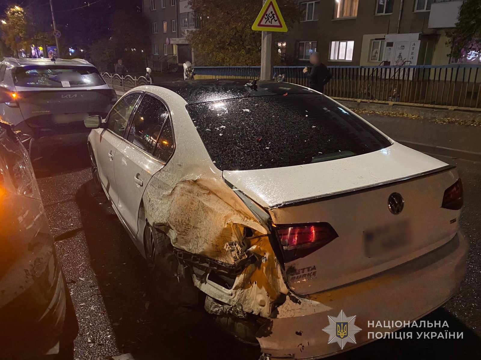 У Луцьку зіткнення двох легковиків спричинило ланцюгову реакцію (фото поліції)