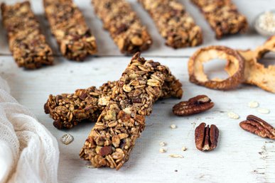 Енергетичні батончики з фініками. Рецепт дня 