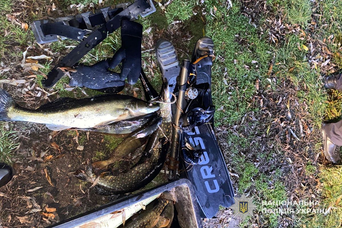 У чоловіків знайшли рушницю-гарпун