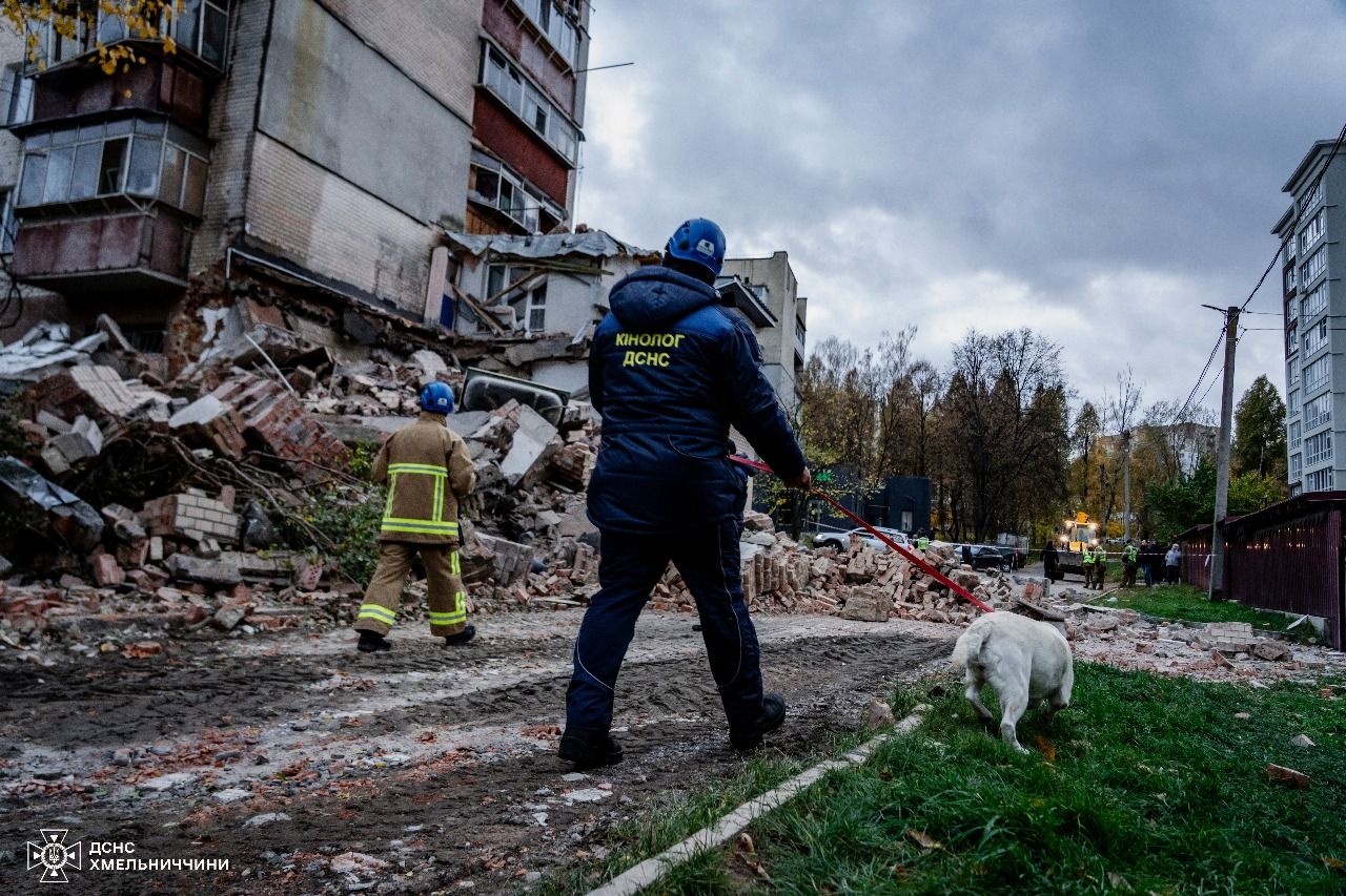Пошкоджений внаслідок вибуху будинок на Тернопільській (фото рятувальників)