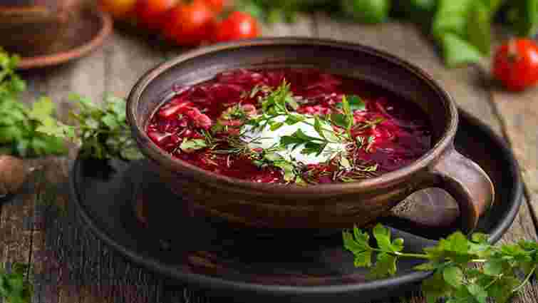 Не зіпсуйте смак: коли потрібно виймати лавровий лист із борщу