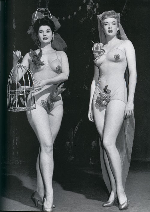 Дівчата з «Піп-шоу» Майка Тодда (фото з книжки Тоні Бентлі «Костюми Карінської»)