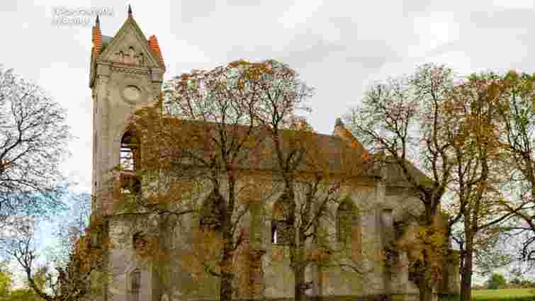 Аварійний неоготичний костел на Золочівщині передали у власність громади