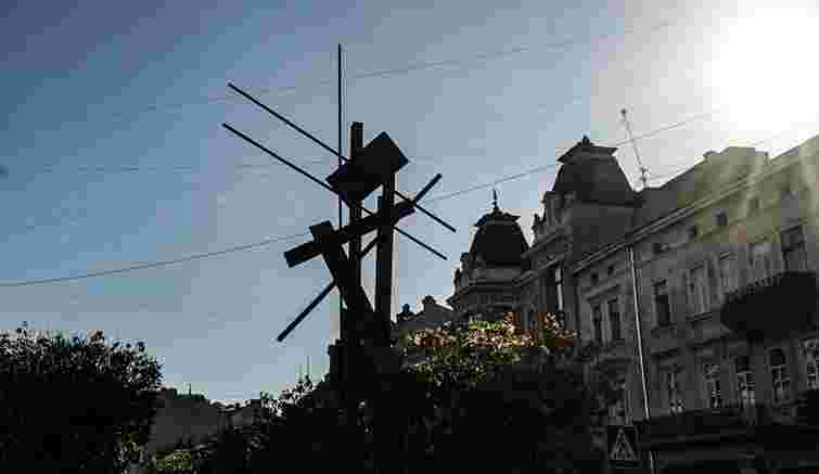 У центрі Львова встановили скульптуру «Давид»