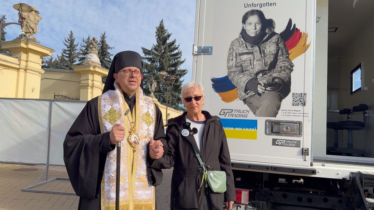 Мати загиблої в складі ЗСУ німкені привезла у Львів мобільний шпиталь