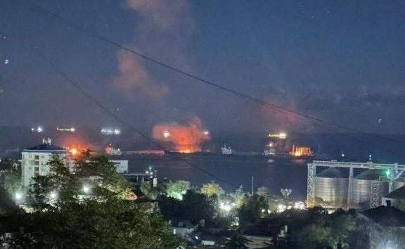 Пожежа в порту Туапсе після атаки дронів, фото Exilenova+