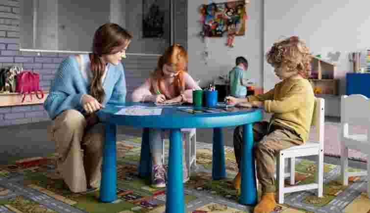 Педагогам дошкілля планують збільшити зарплату на 30%