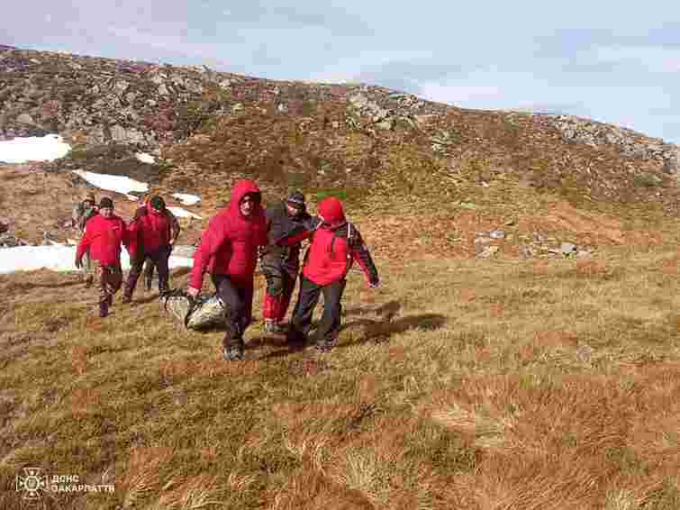 Біля найвищого озера в Карпатах знайшли мертвими двох мешканців Вінниччини