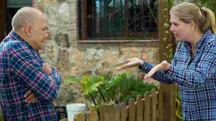 Не все, що заманеться: що не можна робити на своїй ділянці без дозволу сусідів