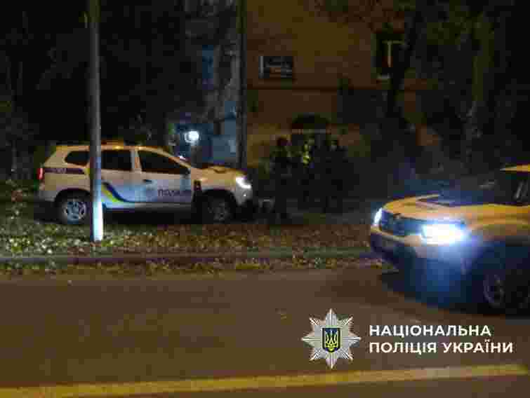 У Києві рецидивісти з ножем пограбували 27-річного військового на реабілітації