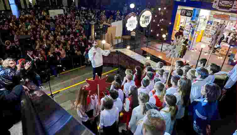 За участі хору «Гомін» презентували трейлер комедії «Потяг до Різдва»