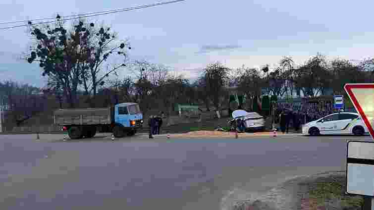 Львів’янин за кермом легковика зіткнувся з вантажівкою та загинув