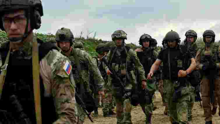 Росіяни вдарили безпілотником по цивільних, які рухалися дорогою під білим прапором