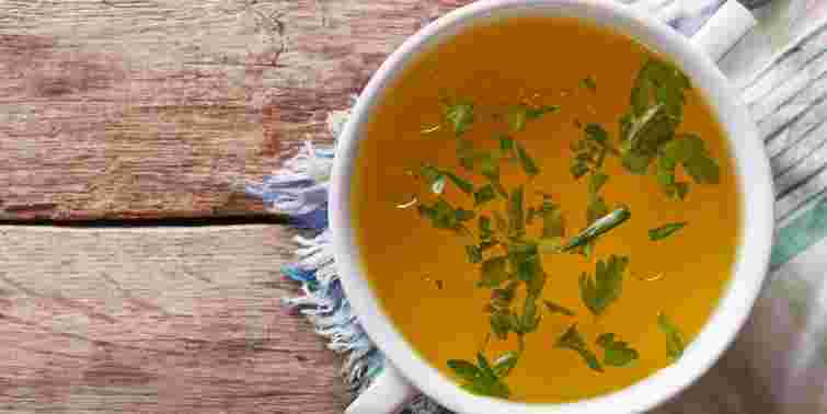 Швидка підтримка мʼязів, мозку й імунітету: як приготувати справді лікувальний бульйон