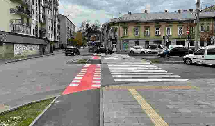 На одній із найбільш жвавих площ Львова облаштували велопереїзд та «зебру»