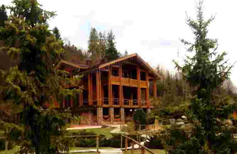 Для елітного маєтку Медведчука на Закарпатті знайшли управителя