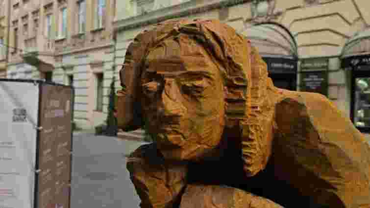 На вулиці Леся Курбаса з’явилась скульптура Володимира Семківа