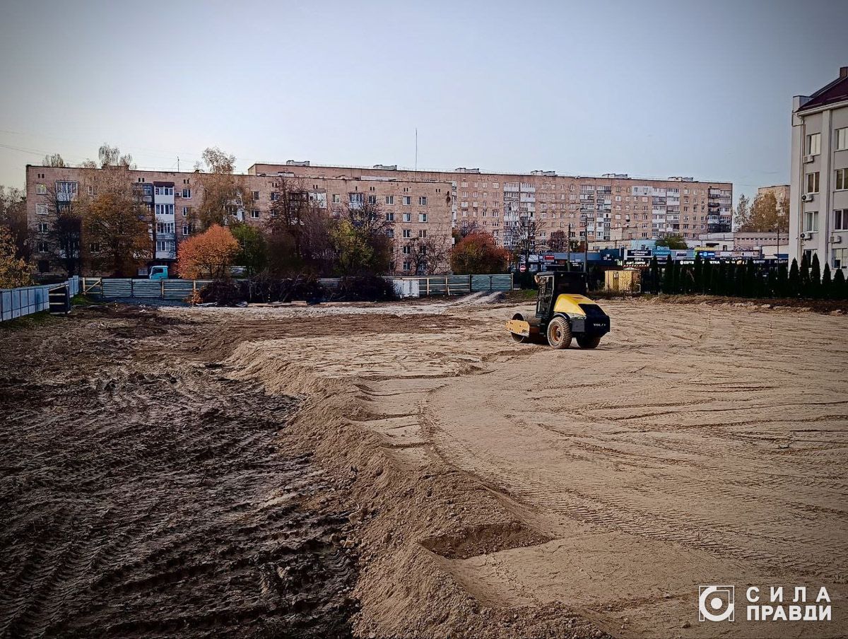 Станом на 3 листопада працівники «Волиньекобуду» лише готувалися залити фундамент (фото Сили правди)