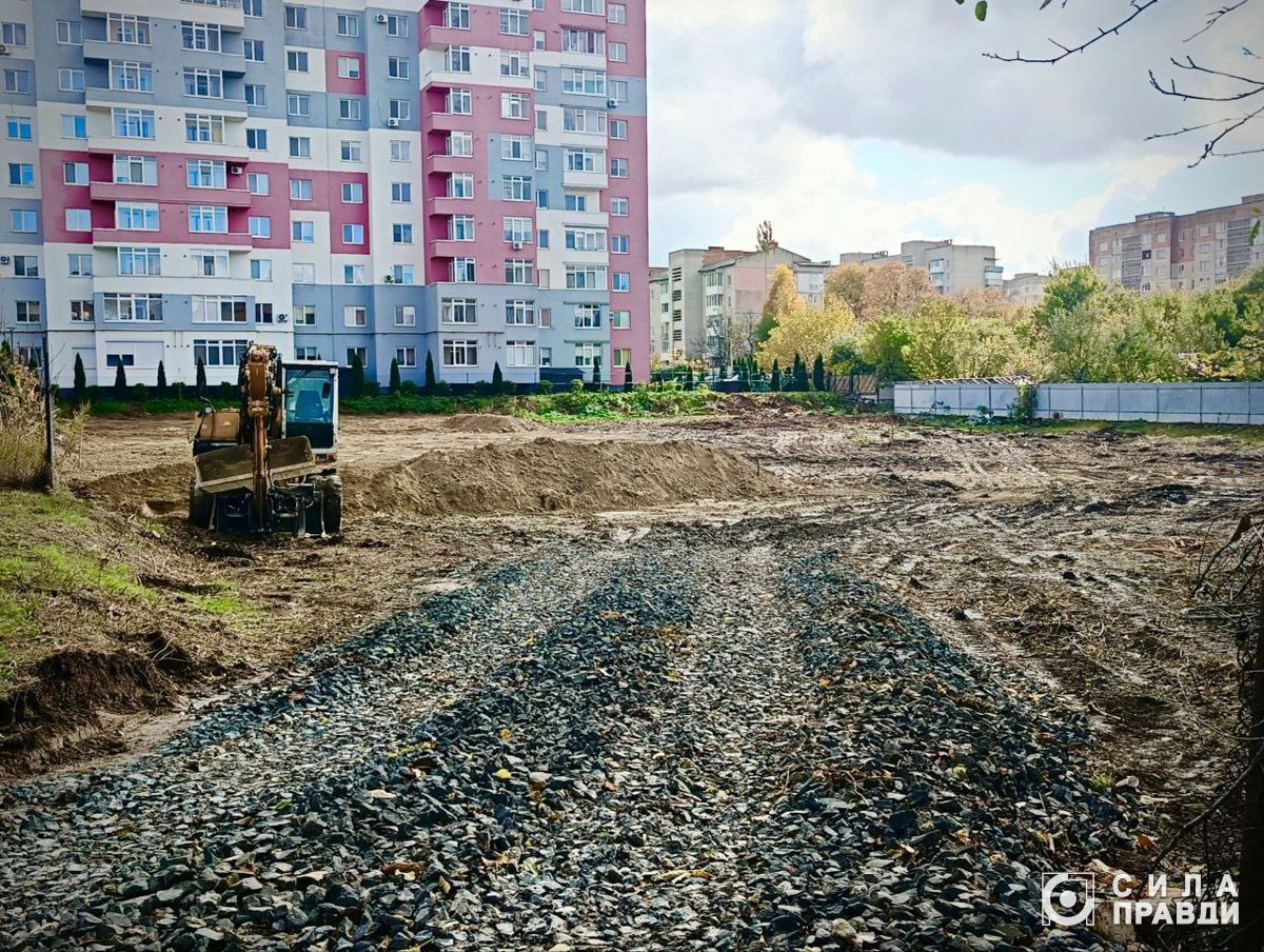 Станом на 3 листопада працівники «Волиньекобуду» лише готувалися залити фундамент (фото Сили правди)