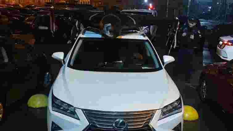 У Києві поліція вилучила російський дрон з даху автомобіля голови ГО