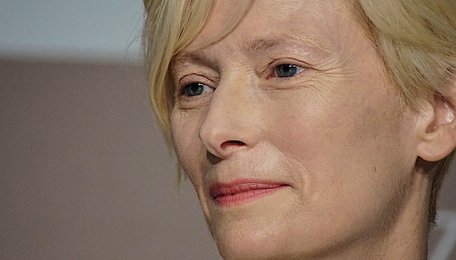 Чаклунка, вампірка і навіть чоловік: найяскравіші ролі Тільди Свінтон