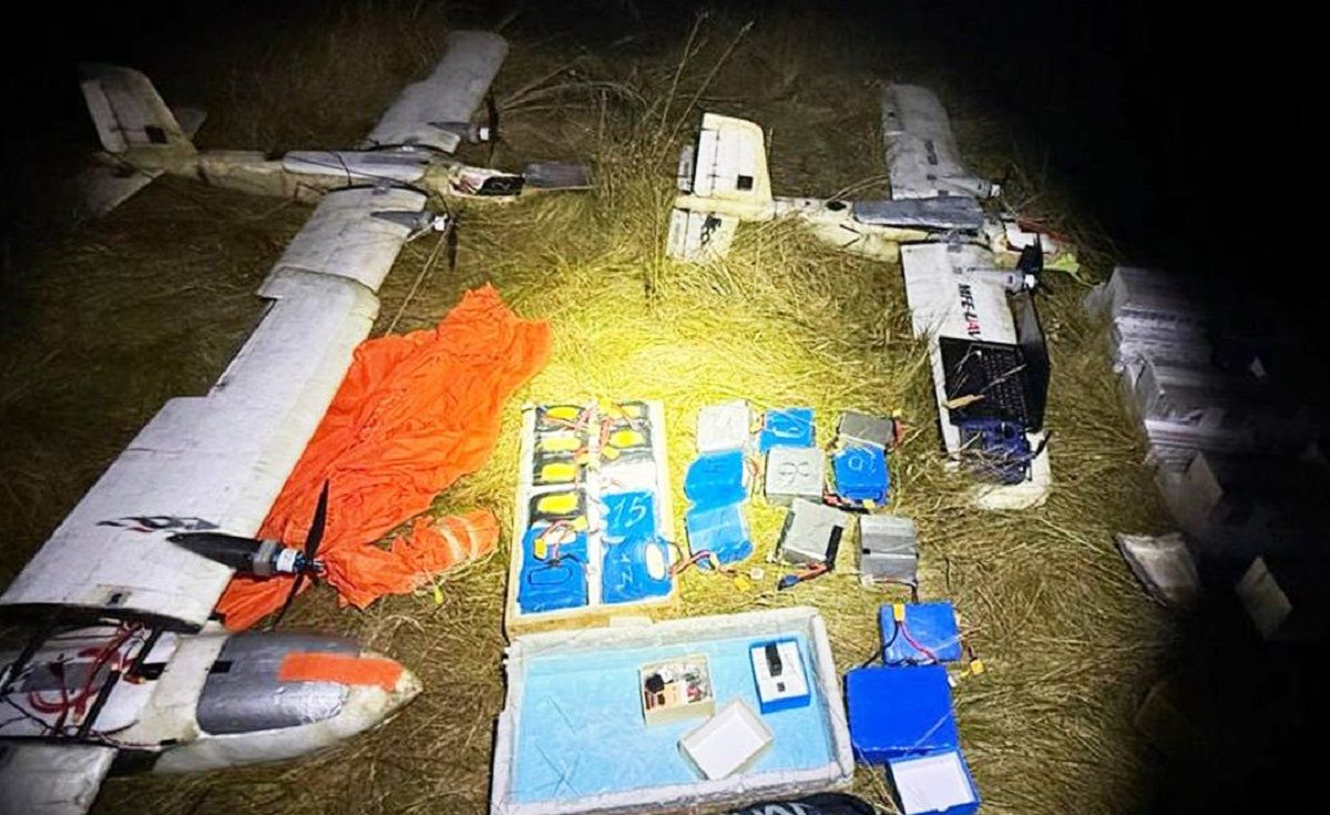 Двох мешканців Львівщини затримали біля кордону з Польщею за контрабанду сигарет дронами