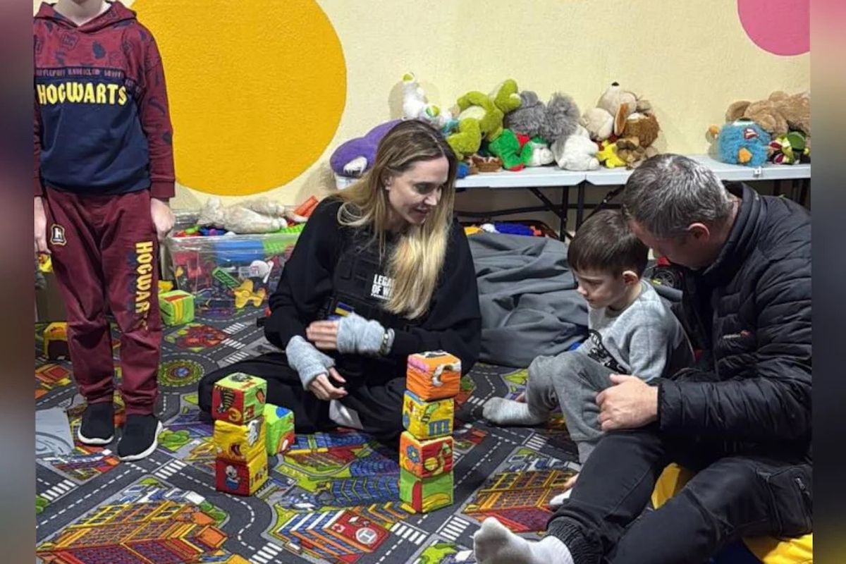 Акторка Анджеліна Джолі приїхала у Херсон із неанонсованим візитом