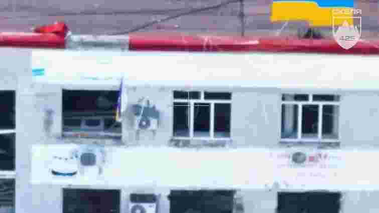 Полк «Скеля» зачистив Покровську міськраду від окупантів та встановив прапор України