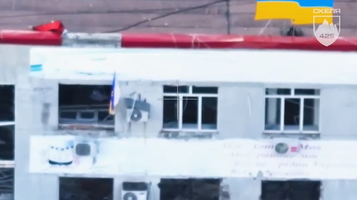 Полк «Скеля» зачистив Покровську міськраду від окупантів та встановив прапор України