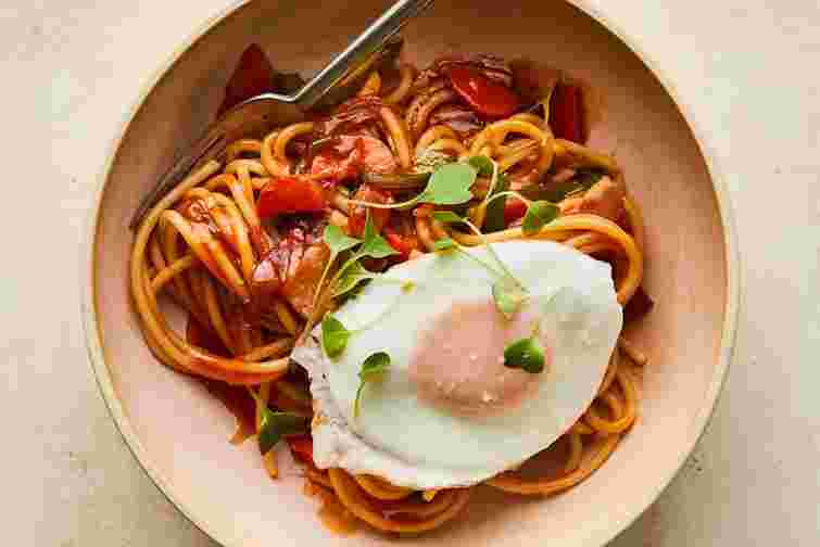 Спагеті по-наполітанськи. Рецепт дня 