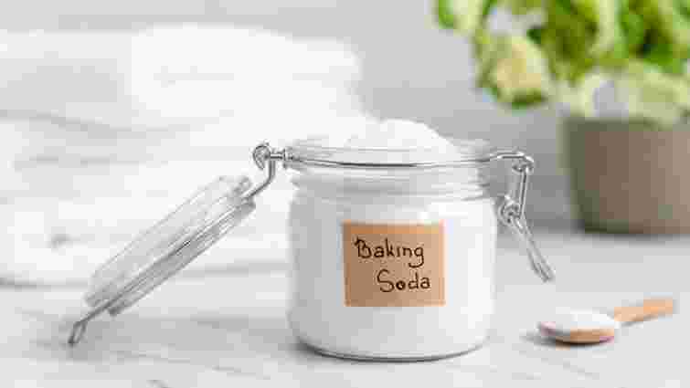 Освіжає білизну та усуває запахи: як можна використовувати соду під час прання