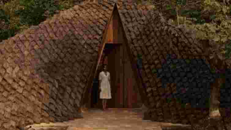 Жити прямісінько над ущелиною: в Індії створили унікальний будинок-міст