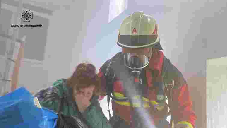 В офісі у центрі Франківська вибухнула зарядна станція, двоє постраждалих