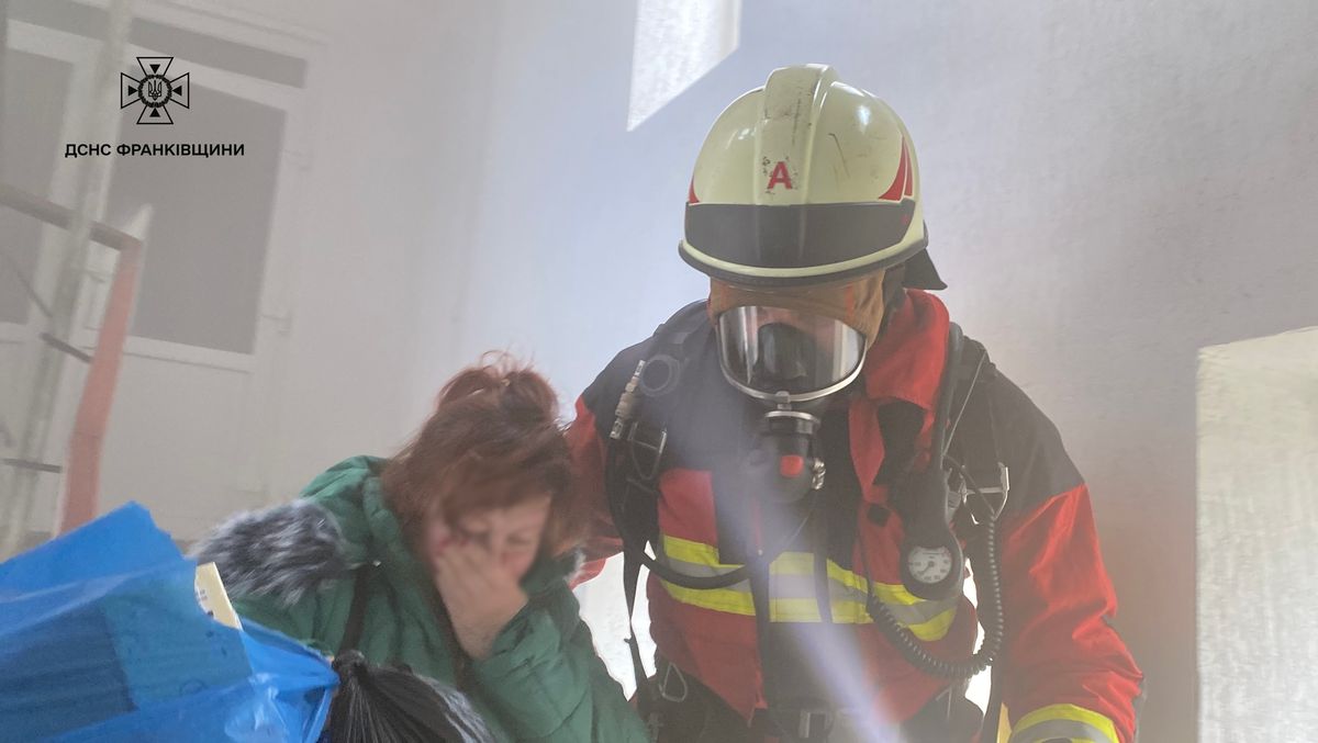 В офісі у центрі Франківська вибухнула зарядна станція, двоє постраждалих
