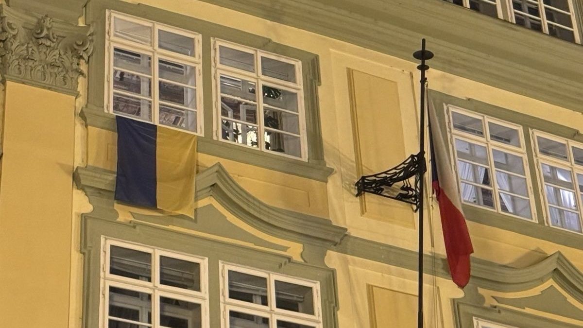 Новий голова парламенту Чехії зняв з будівлі український прапор