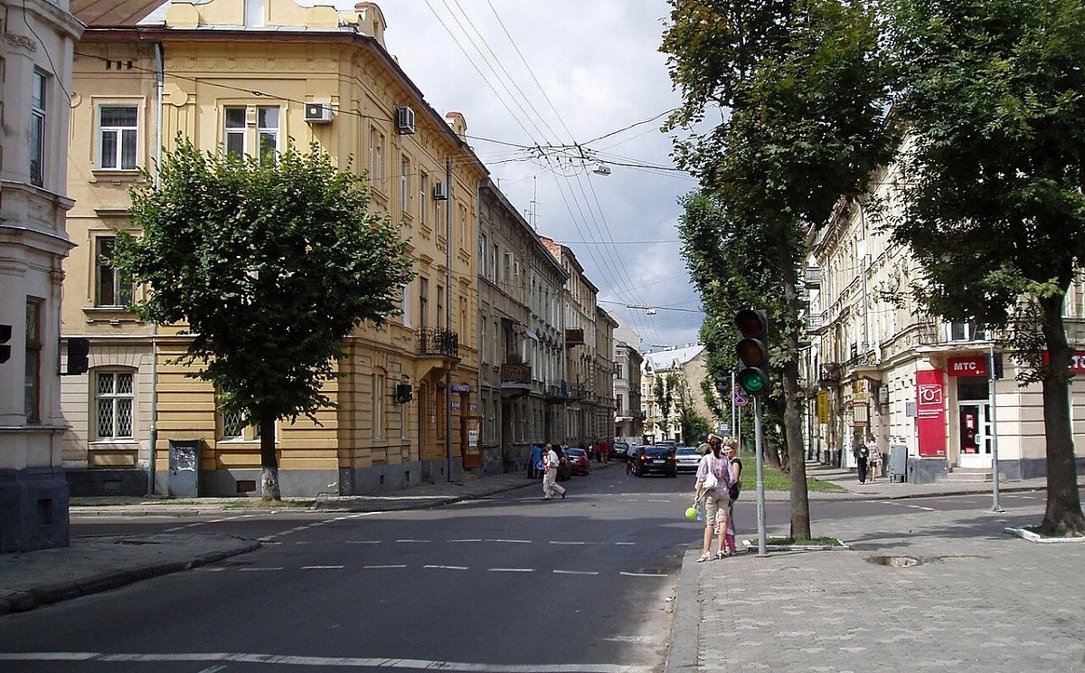 На вулиці Костя Левицького у Львові відремонтують тротуари та облаштують велодоріжку