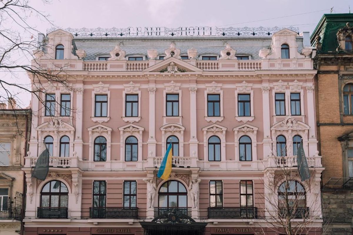 Міська рада назвала середні зарплати в найбільших готелях Львова