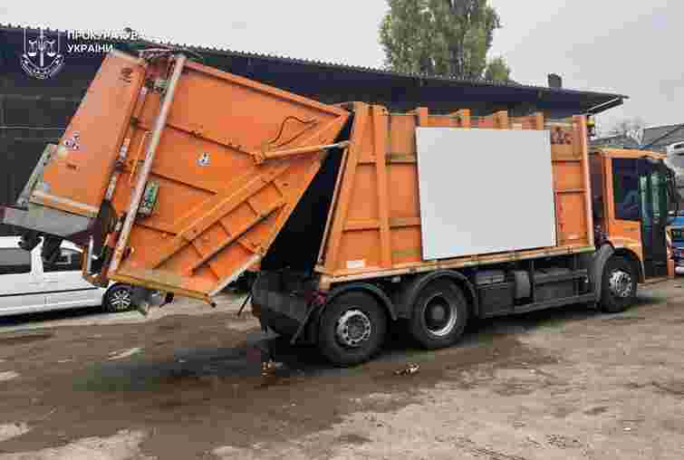 Львів'янина судитимуть за продаж сміттєвоза ввезеного під виглядом гуманітарної допомоги для ЗСУ