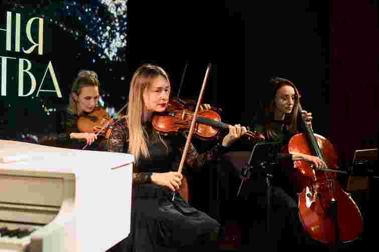 «Симфонія будівництва»: Євген Хмара та РІЕЛ представили спільну відеороботу