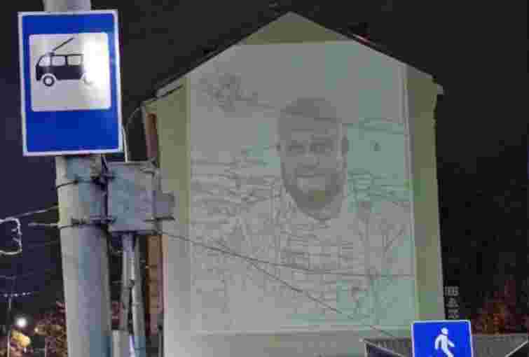 У центрі Рівного нанесли ескіз нового муралу попри мораторій міськради