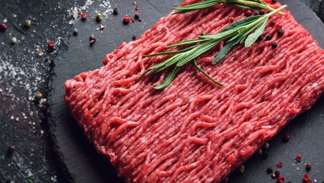 Соковиті котлети не отримаєте: як врятувати сухий та густий фарш