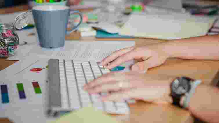 Прочитайте, щоб не помилитись: правильно писати «по суті» чи «по-суті»