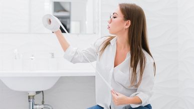 Розвінчуємо популярний міф: чи можна викидати туалетний папір в унітаз